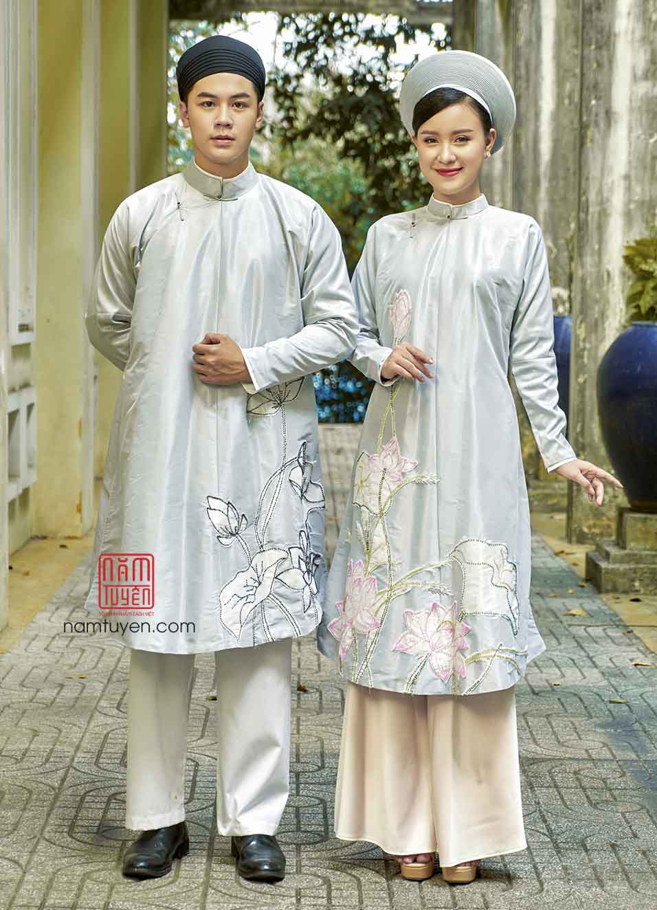 Áo dài cưới dâu rể hoa sen 3D – Kết hợp truyền thống và nghệ thuật đương đại