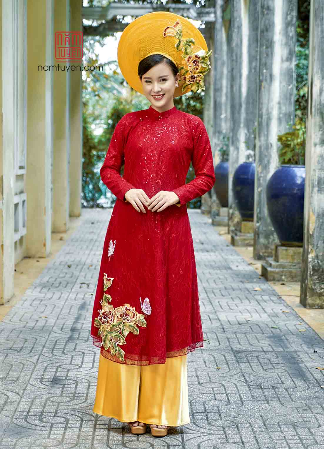 Áo dài cô dâu đỏ lưới ren đính hoa 3D - truyền thống & thời trang