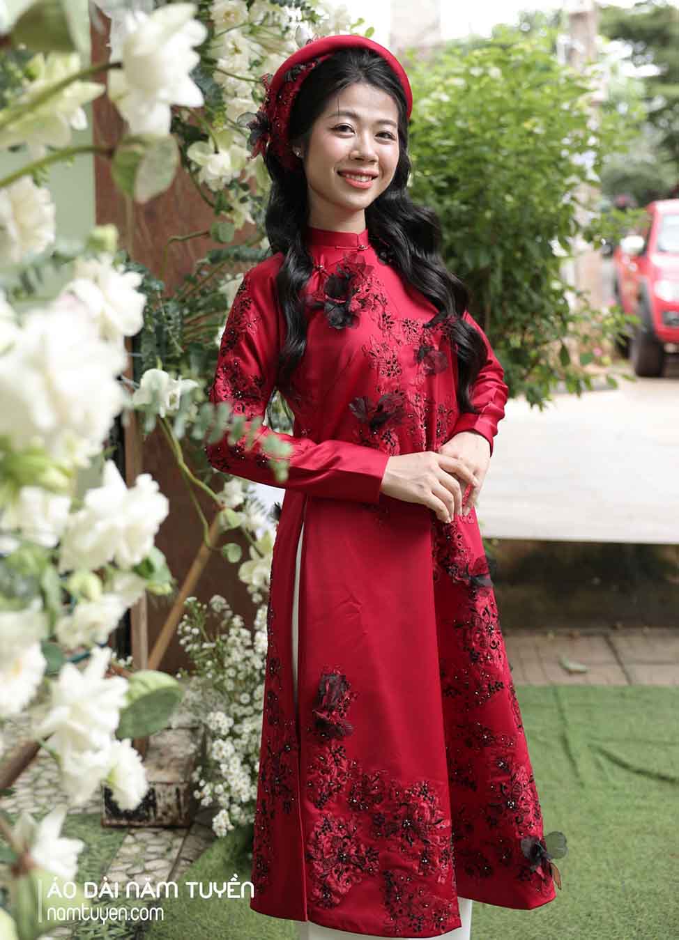 Áo Dài Cưới Nữ Màu Đỏ – Đính Ren 3D Đương Đại, Quyến Rũ Và Đẳng Cấp