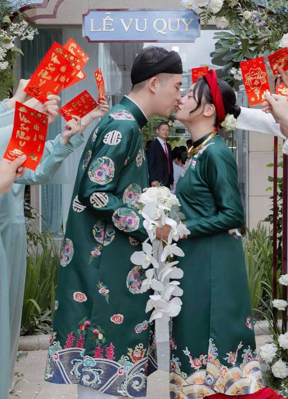 Cặp Áo Dài Cưới truyền thống ngũ thân nam nữ Xanh Rêu Thêu Họa Tiết Cổ