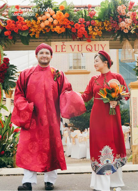 Cặp áo ngũ thân cưới – Nữ tay chẽn đỏ Thủy Ba & Nam tay thụng đỏ gấm