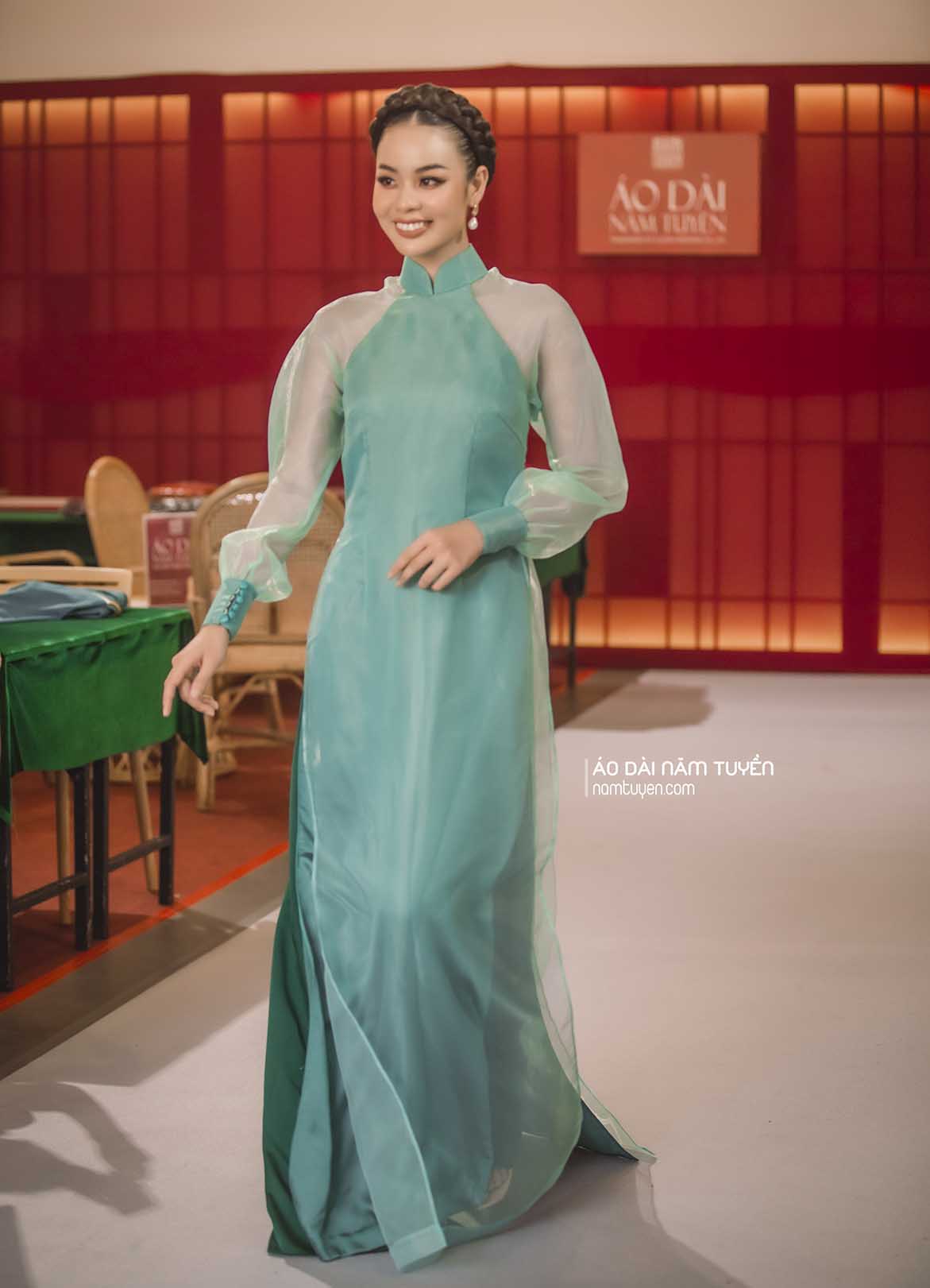 Áo dài thiết kế 2 lớp, tay voan bay bổng – Vẻ đẹp nữ tính và thanh lịch
