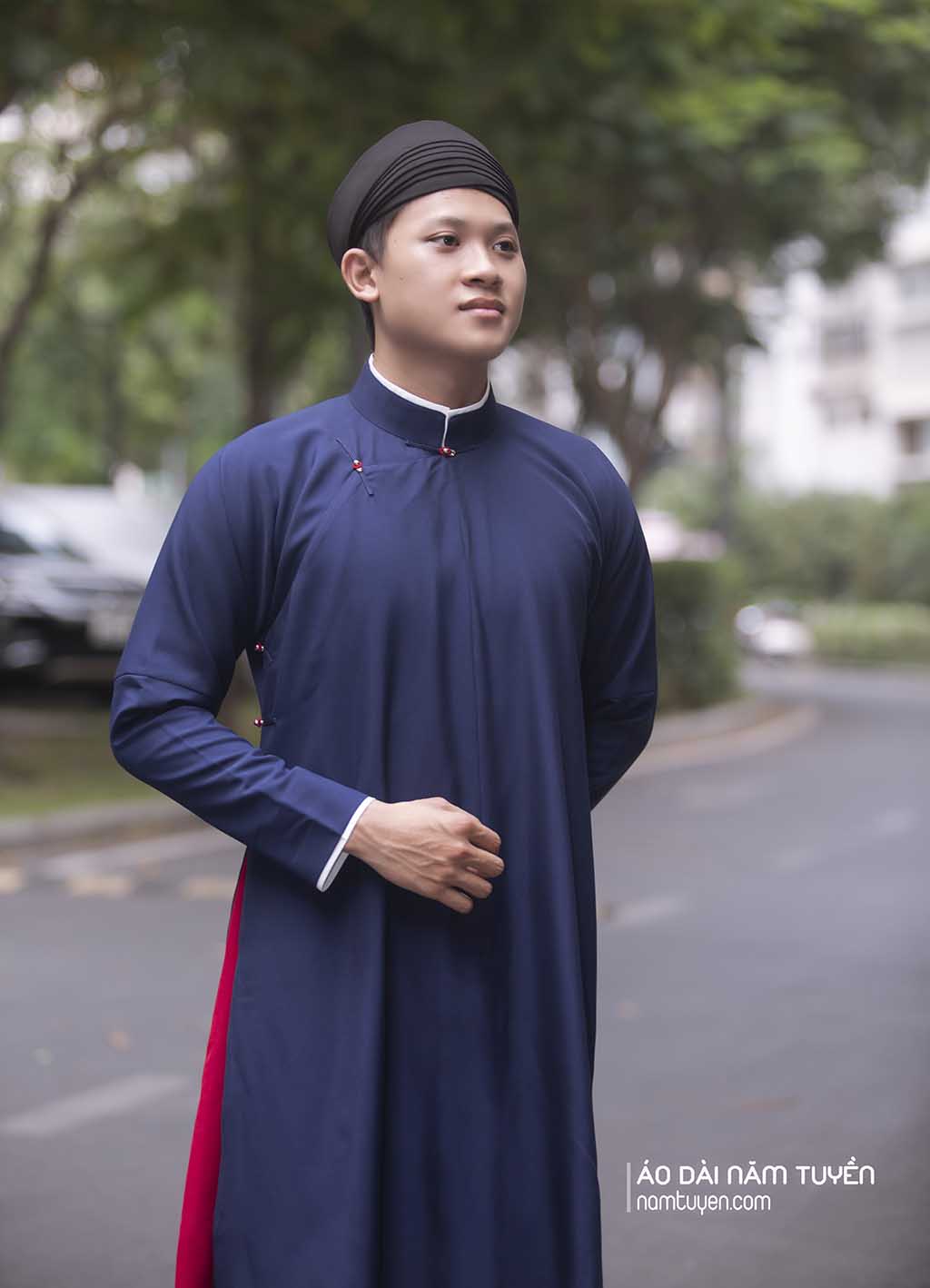 Áo dài nam truyền thống Năm Tuyền