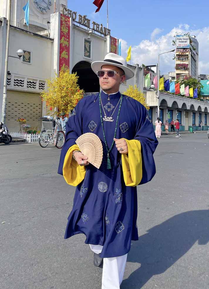 Áo dài nam ngũ thân tay thụng dạo phố