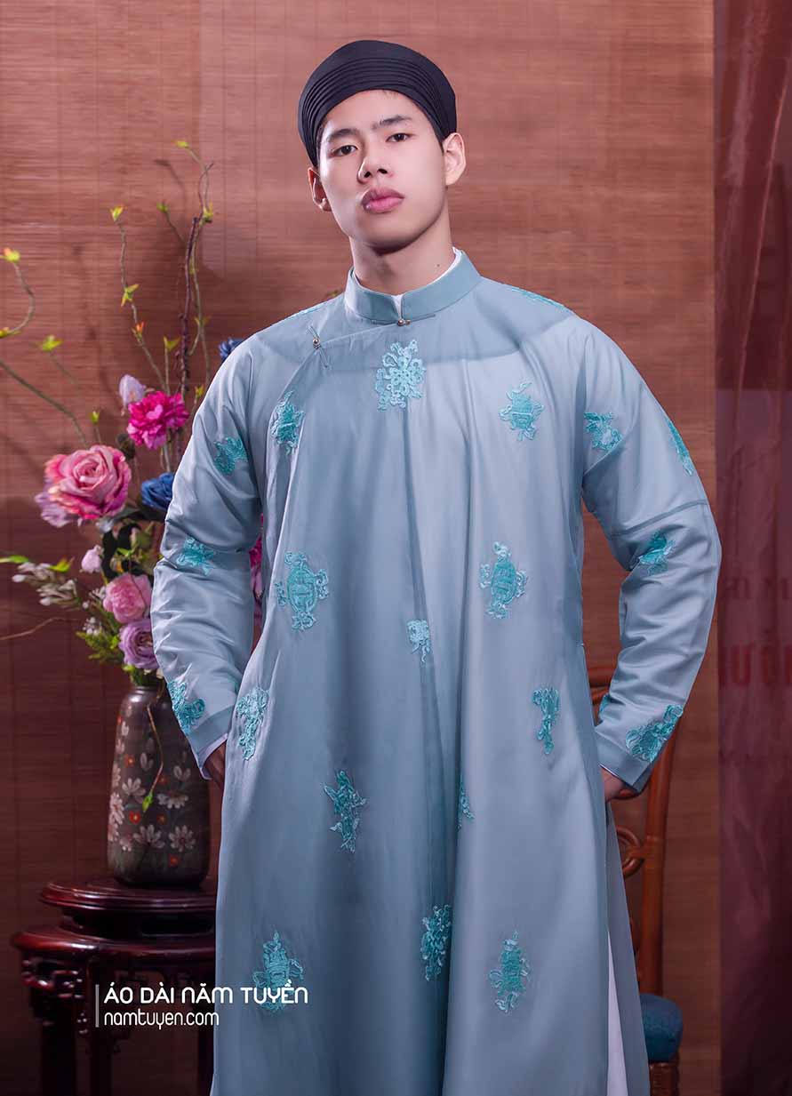Cặp áo ngũ thân tay chẽn – Áo khoác voan truyền thống thêu hoa văn