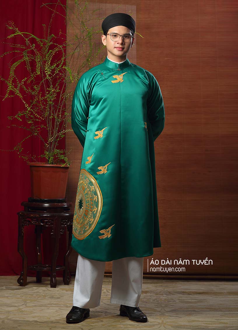 Áo dài nam ngũ thân truyền thống màu xanh thêu hoa văn trống đồng
