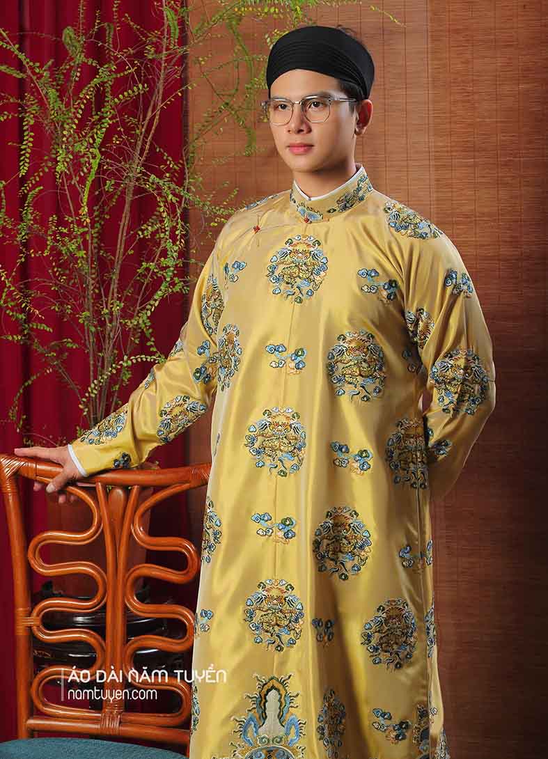 Áo dài nam truyền thống ngũ thân thêu ổ rồng nền vải vàng đồng