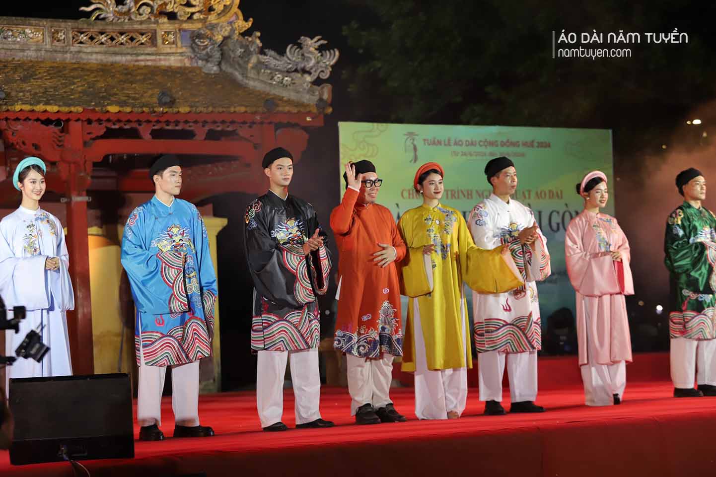 Nghệ nhân Năm Tuyền giới thiệu BST áo dài ngũ thân Long Vân Khánh Hội tại Festival Huế 2024 - Bài đăng trên stylerepublik