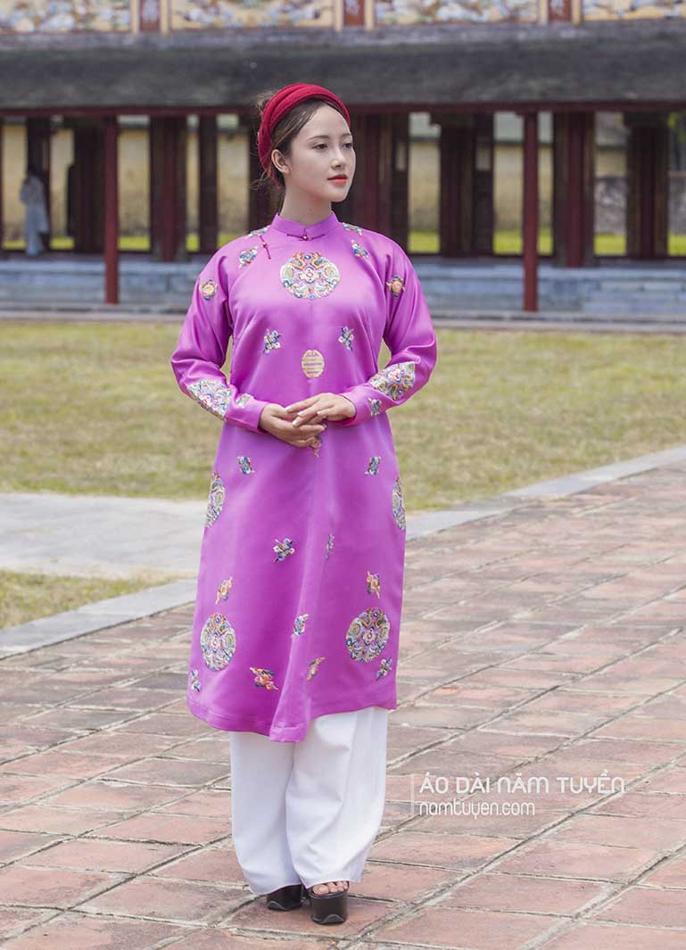 Áo dài nữ ngũ thân hồng sen thêu họa tiết truyền thống