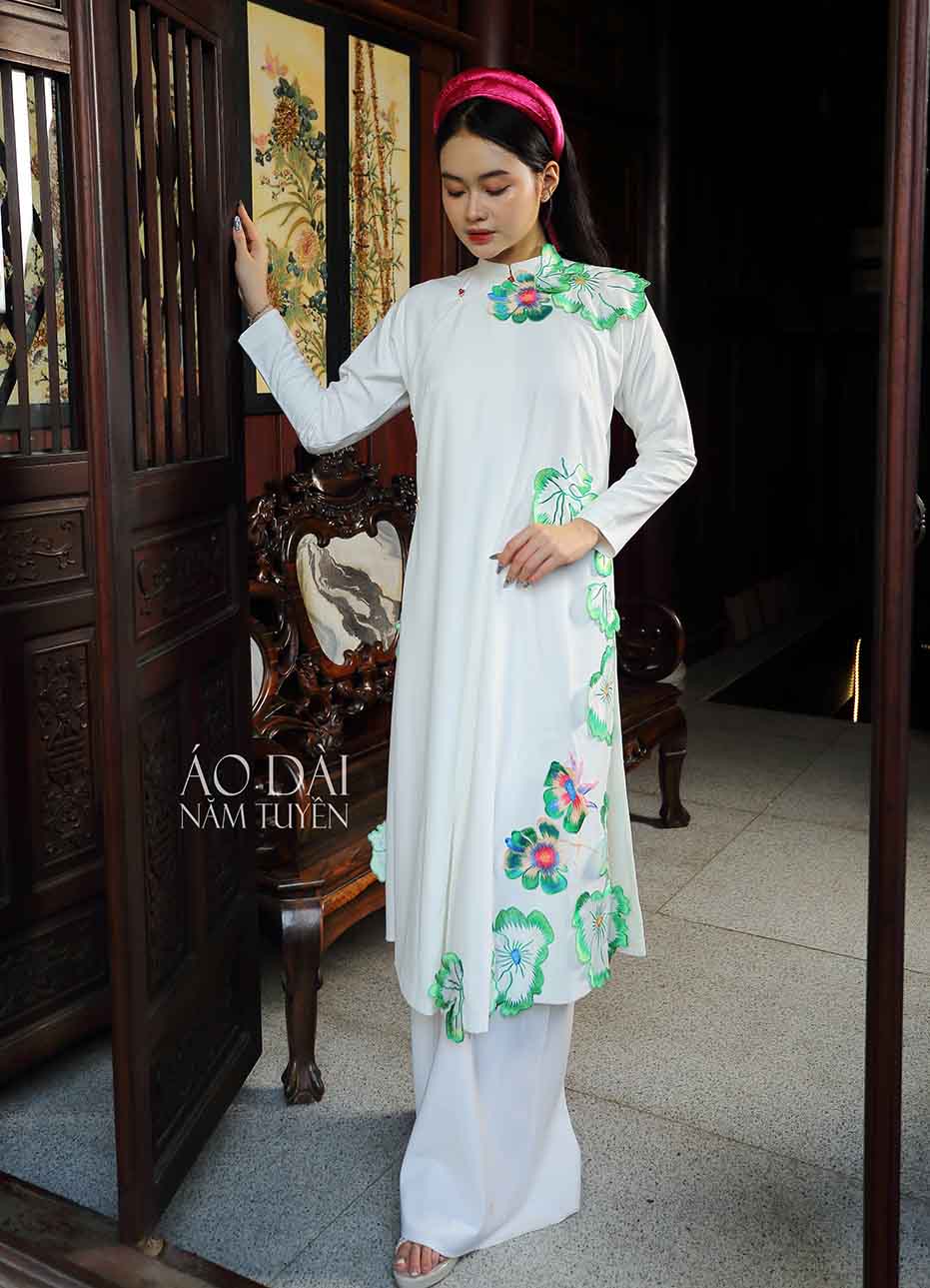 Áo dài nữ ngũ thân trắng kem trang trí hoa ren 3d sống động