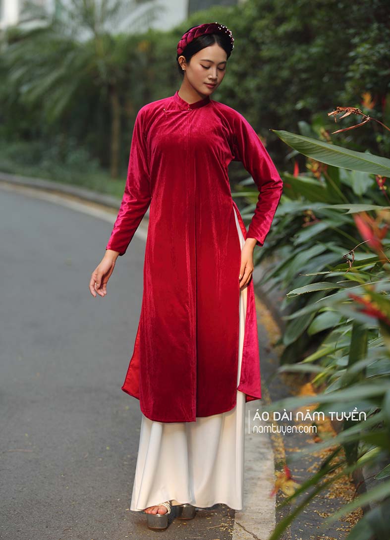 Áo dài nữ ngũ thân nhung đỏ hai lớp truyền thống