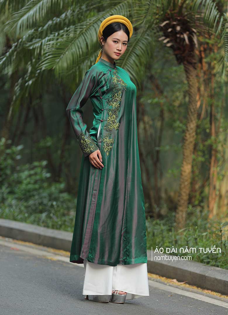 Áo dài nữ ngũ thân lụa hai da trang trí hoa ren nổi