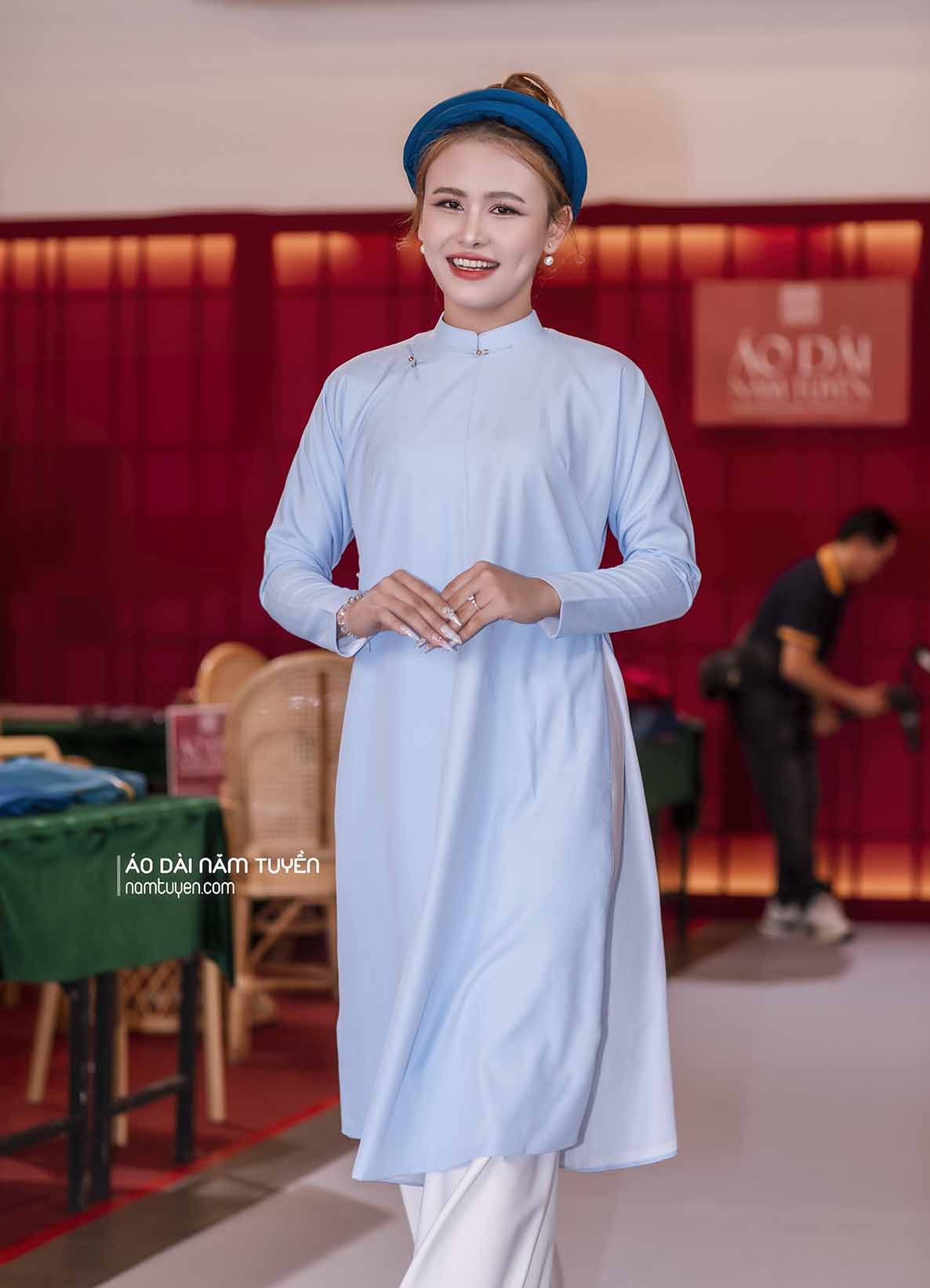 Áo dài Ngũ Thân Xanh Biển Truyền Thống – Việt phục dễ mặc Cho Nhiều Độ Tuổi
