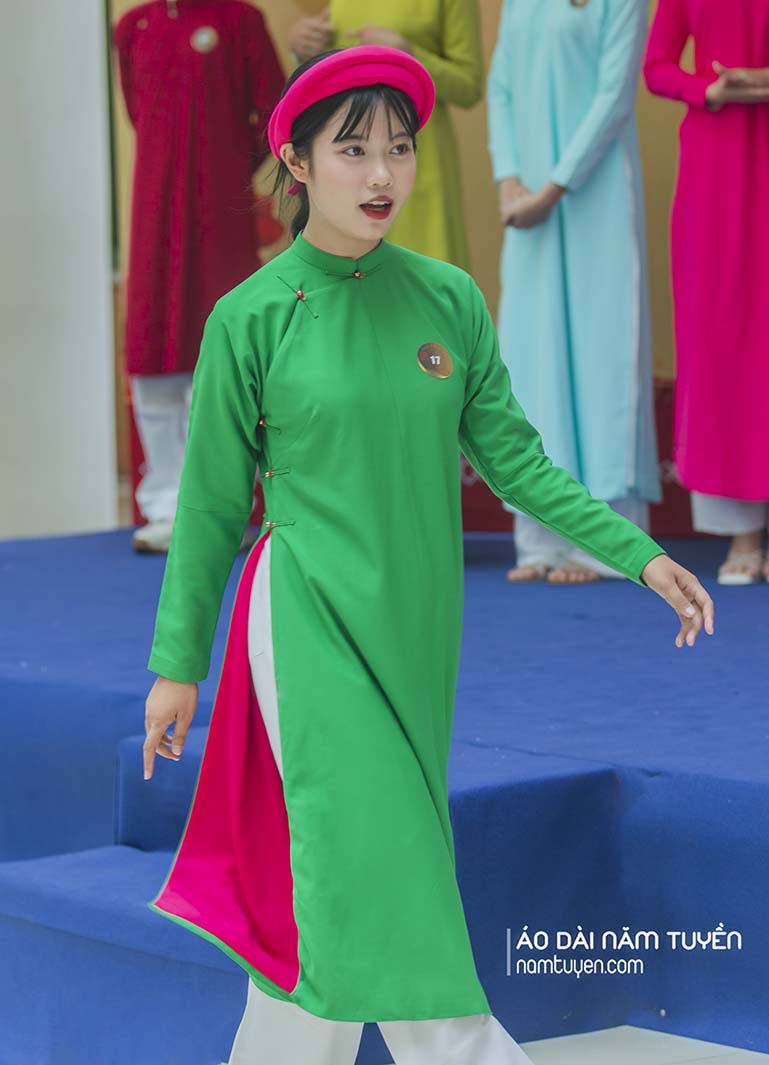 Áo dài ngũ thân nữ truyền thống màu xanh lá dáng tay chẽn - tôn dáng, thanh thoát