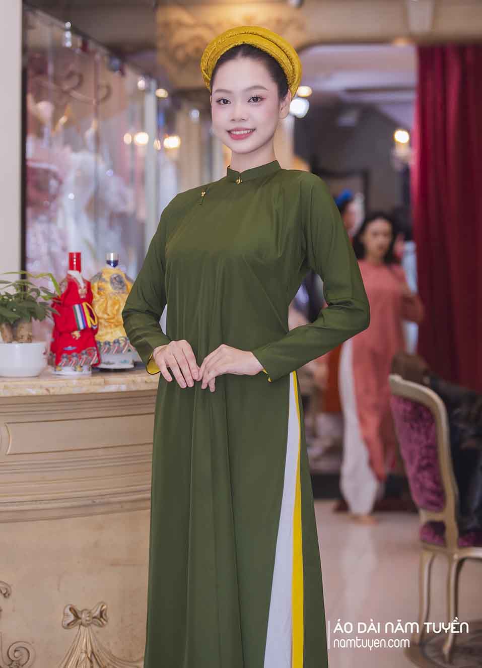 Áo dài ngũ thân nữ truyền thống màu xanh rêu (2 lớp tà rời)