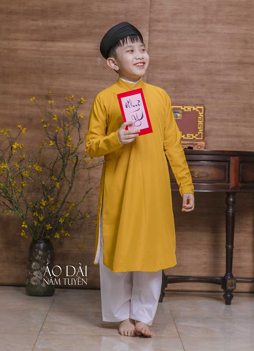 Áo dài trẻ em truyền thống cho bé trai màu vàng