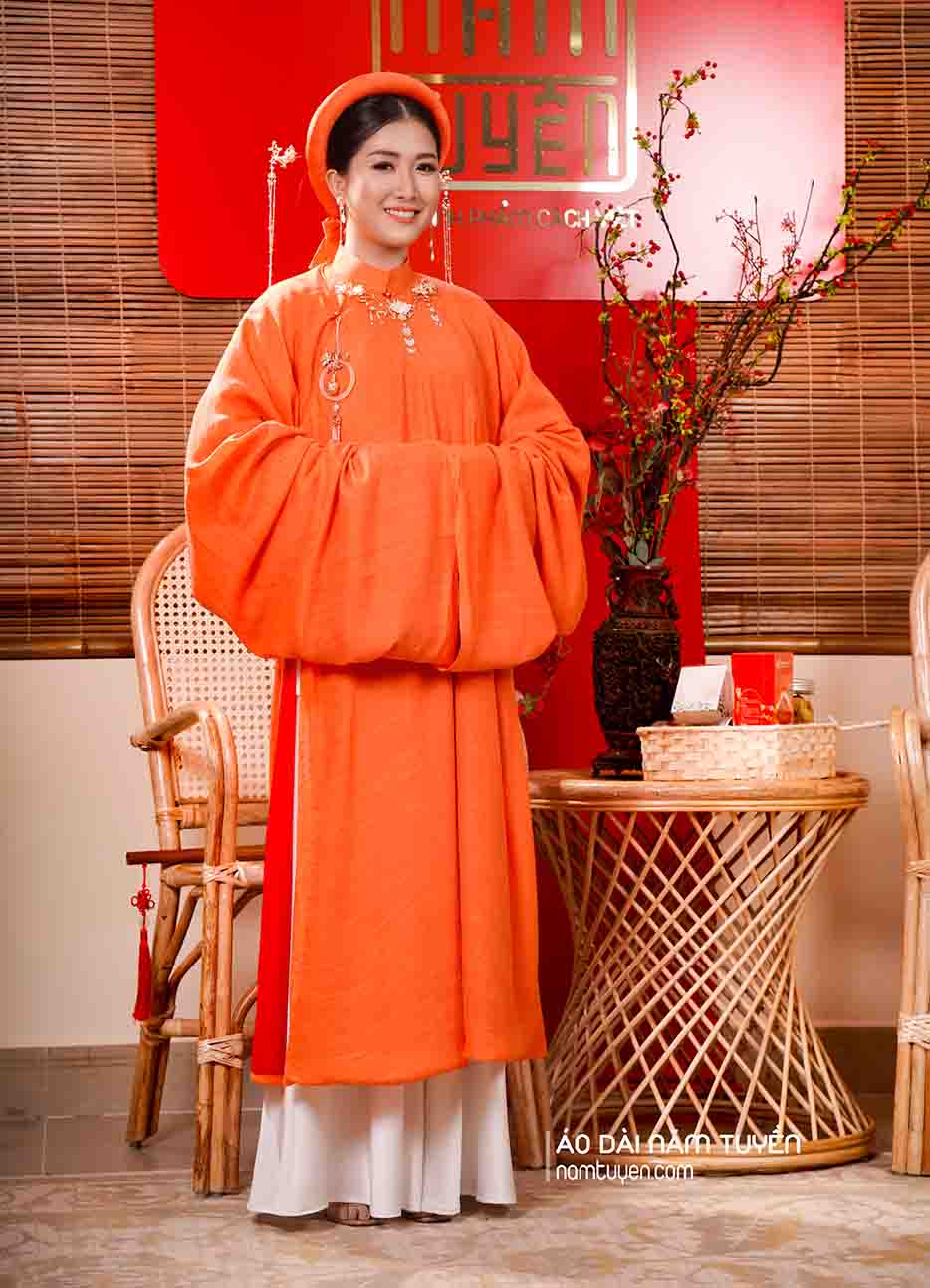 Áo dài ngũ thân tay thụng màu cam – Việt phục nổi bật, thu hút trong mọi sự kiện