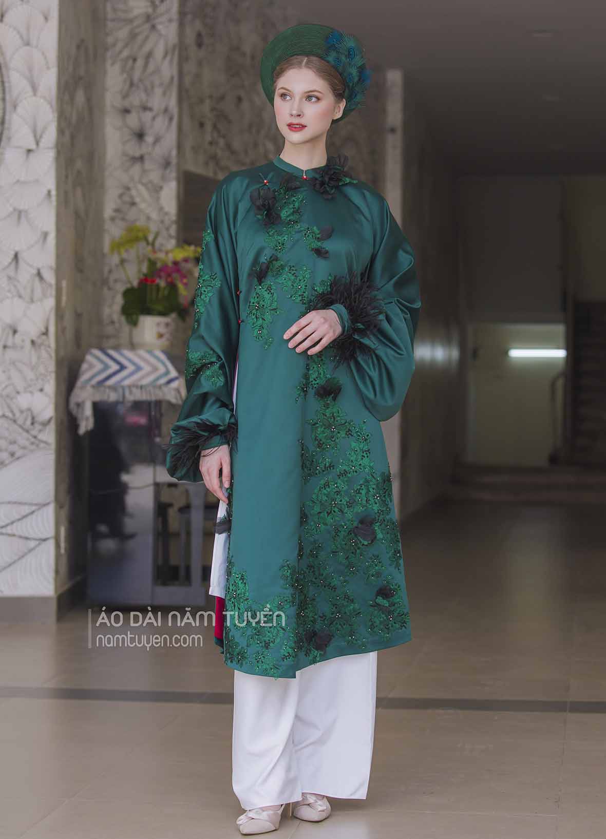 Áo Tấc Thiết Kế, Đính Hoa 3D, Cổ Tay Gọn - Việt phục đương đại