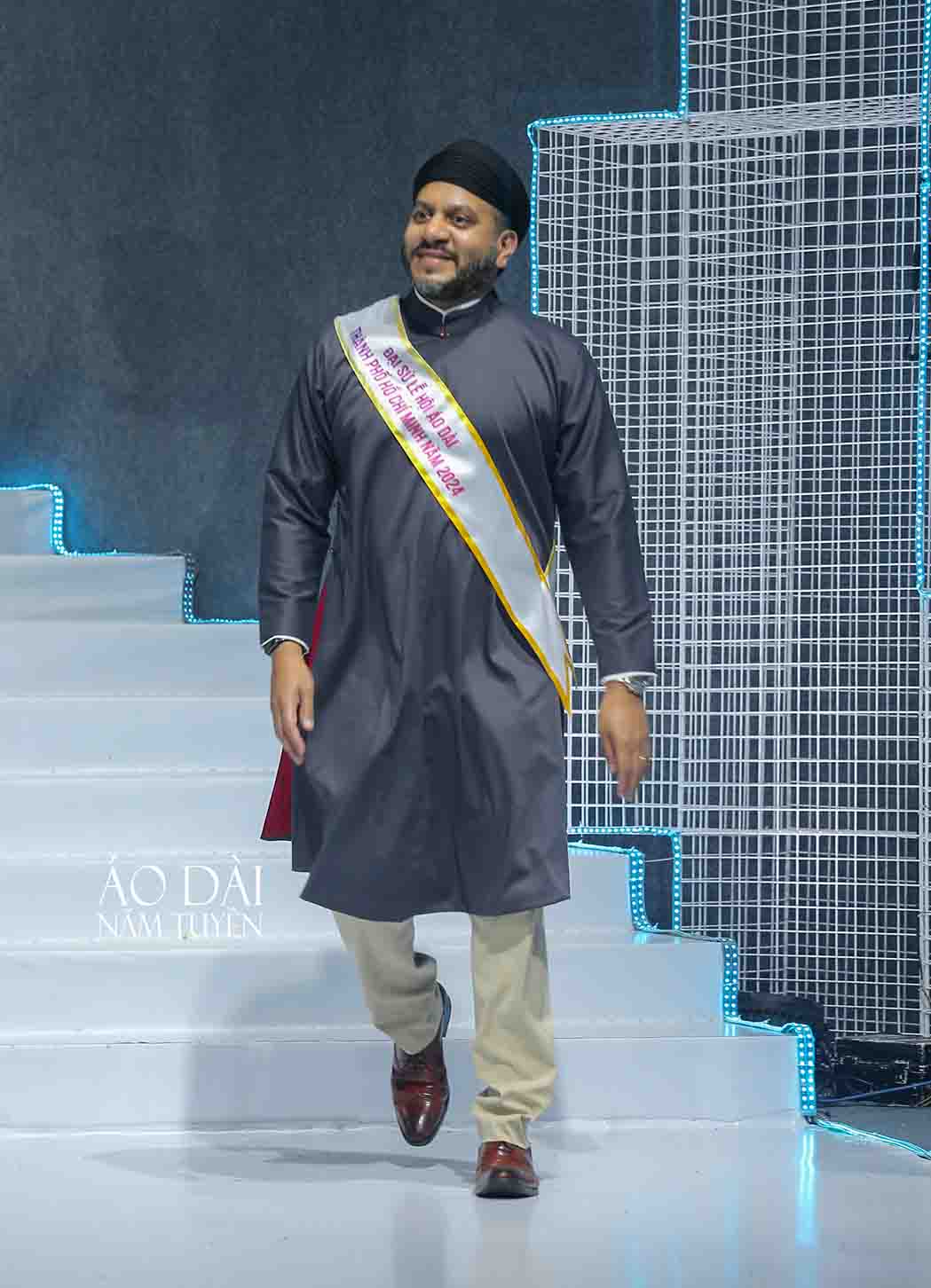 Áo dài truyền thống Việt Nam may riêng cho Đại sứ, Lãnh sự quán