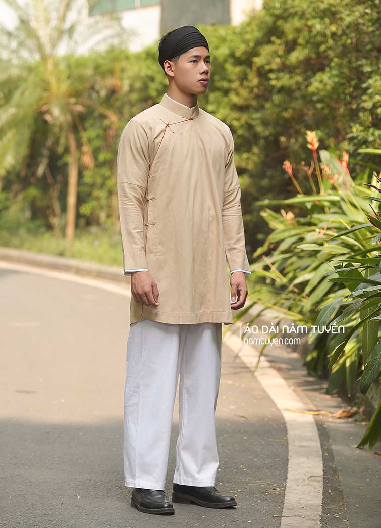 Áo ngắn ngũ thân nam phong cách Việt phục truyền thống