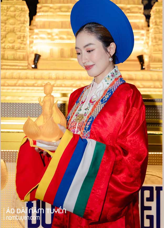 Áo Nhật Bình Năm Tuyền gấm đỏ mặc trong Lễ nghi