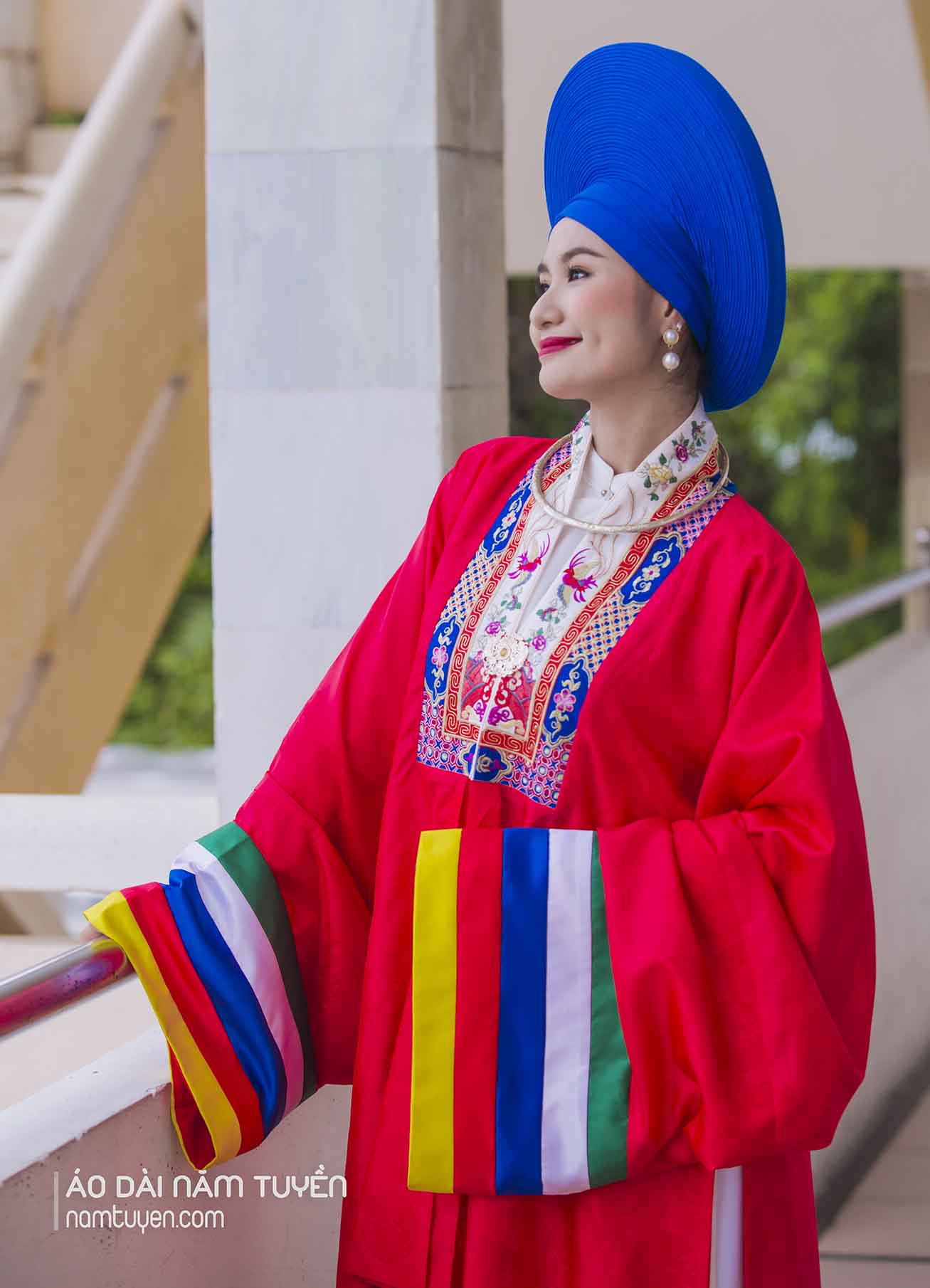 Áo Nhật Bình Năm Tuyền màu đỏ nổi bật phù hợp cho ngày cưới