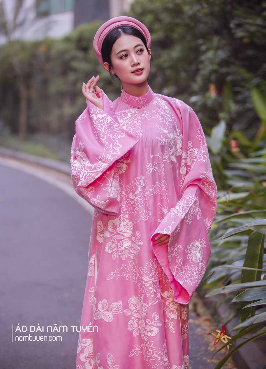 Áo tấc nữ (áo dài ngũ thân tay thụng) thêu họa tiết