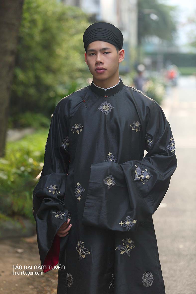 Áo tấc nam truyền thống màu đen họa tiết thêu lớp trong lót đỏ