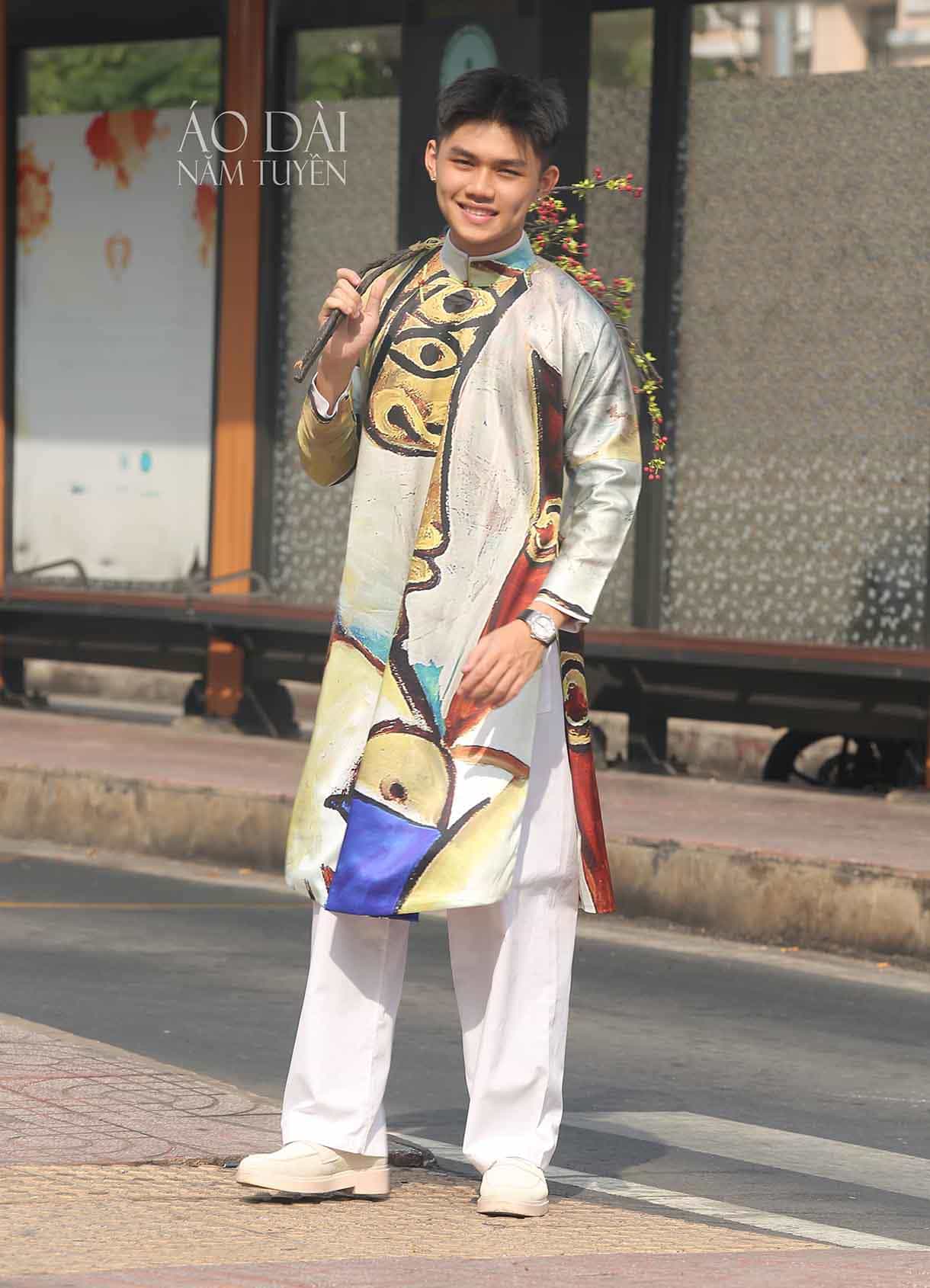 Áo dài nam in hoa nghệ thuật – Phong cách thời trang hiện đại