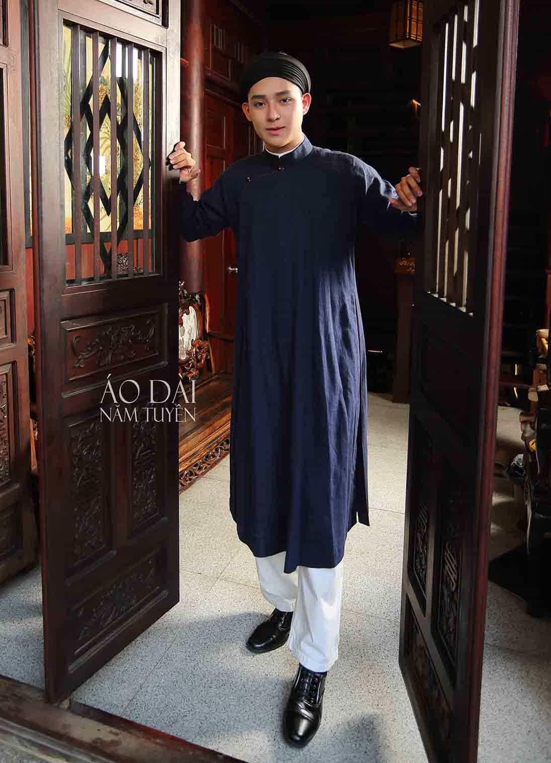 Áo dài nam, áo dài ngũ thân truyền thống màu xanh đen lịch lãm