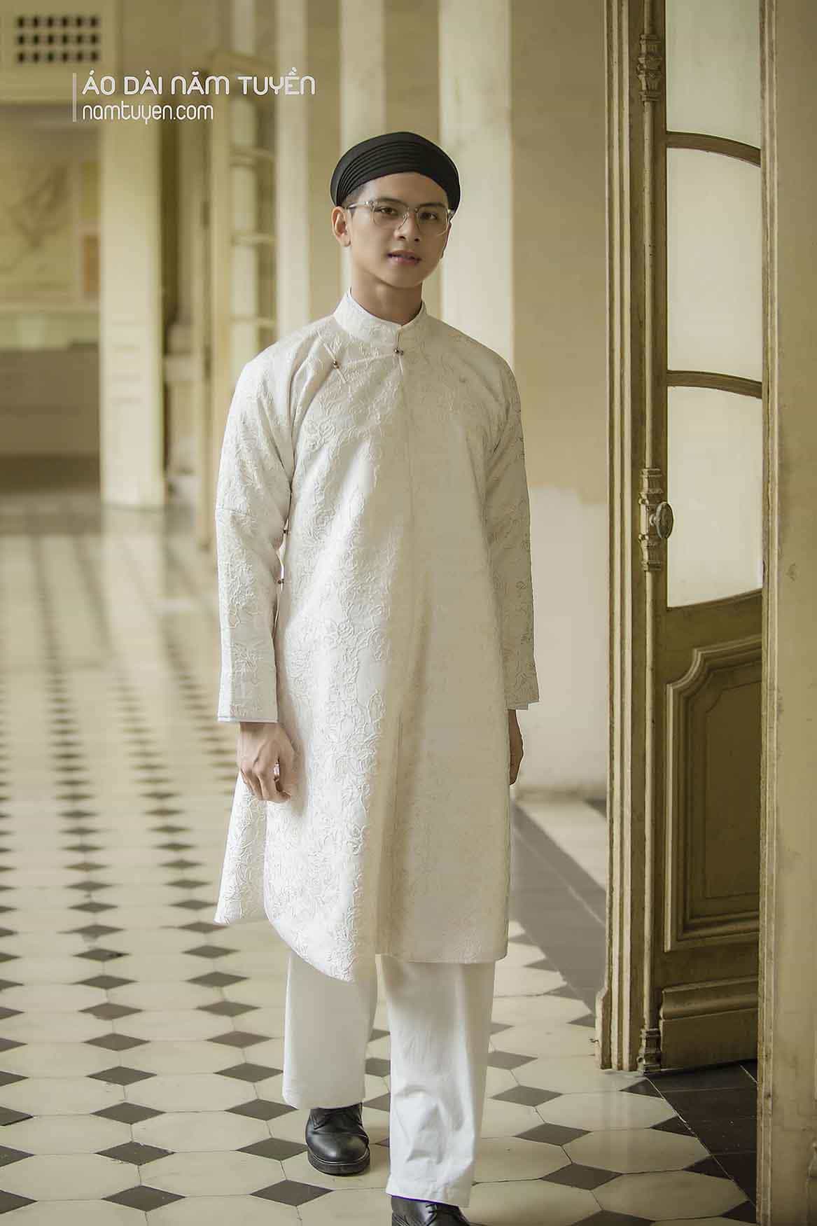 Áo dài nam truyền thống gấm kem lịch lãm