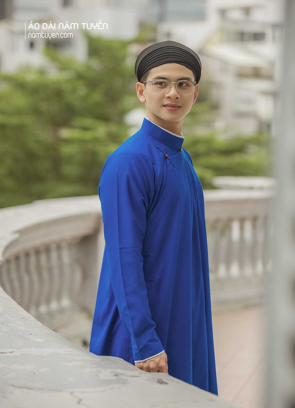 Áo dài nam xanh biển ngũ thân tay chẽn truyền thống
