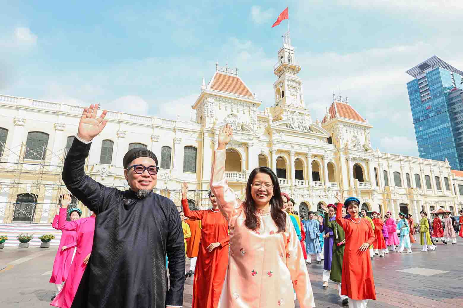 Áo Dài Năm Tuyền – đồng hành đưa Áo dài ngũ thân tiệm cận người trẻ tại Bách Hoa Bộ Hành