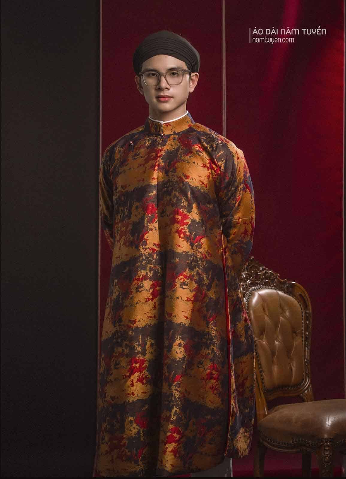 Áo Dài Ngũ Thân Nam Gấm Họa Tiết Trừu Tượng Hiện Đại