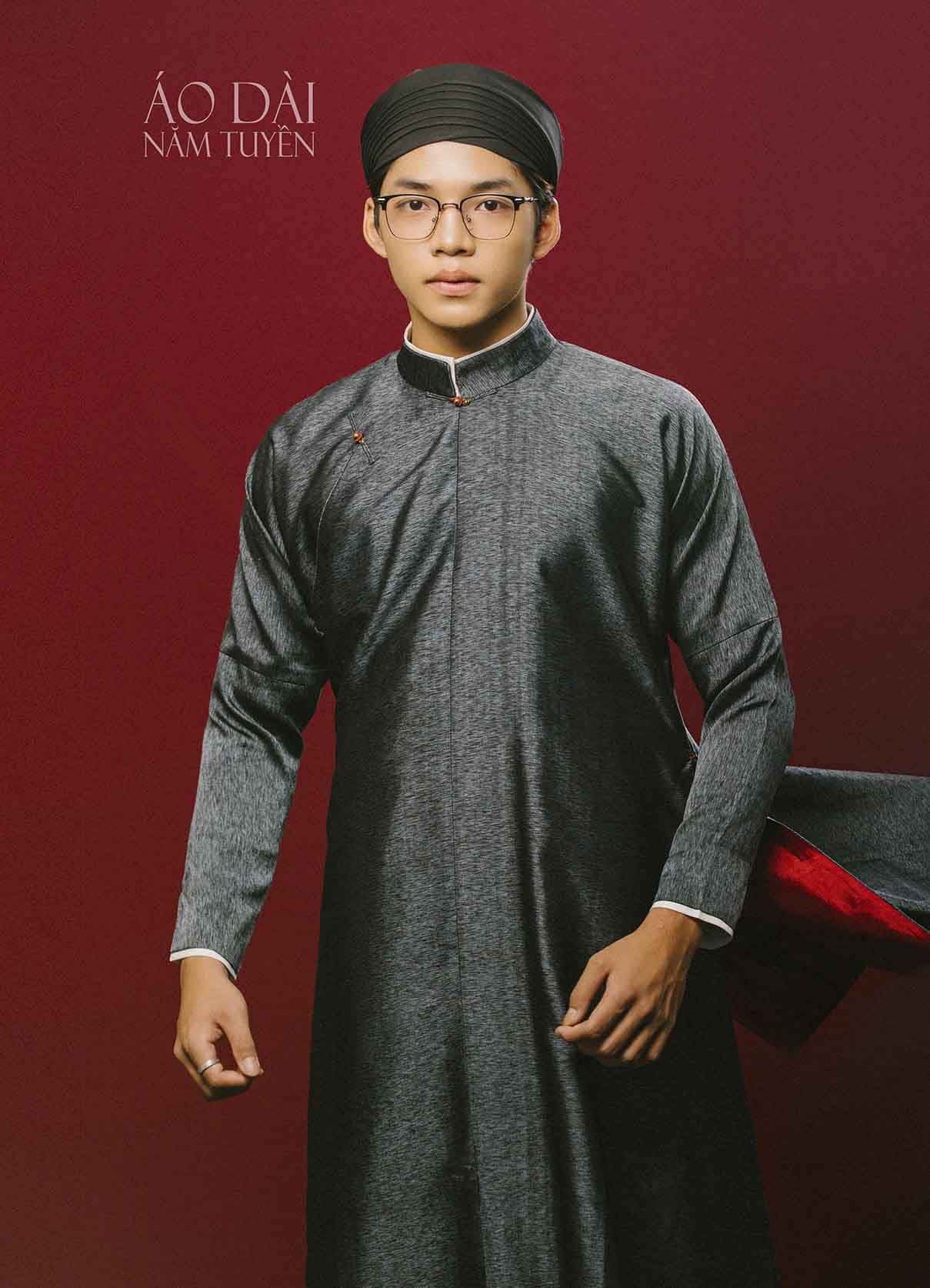 Áo dài truyền thống ngũ thân nam tơ tằm xám đen tay chẽn