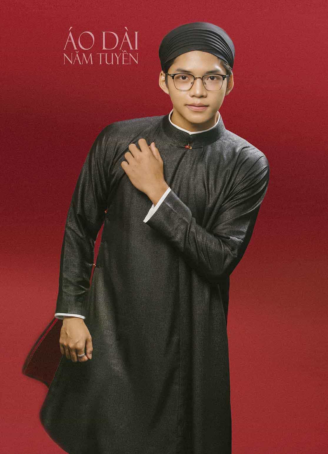 Áo dài truyền thống nam ngũ thân tay chẽn màu đen lụa ánh kim