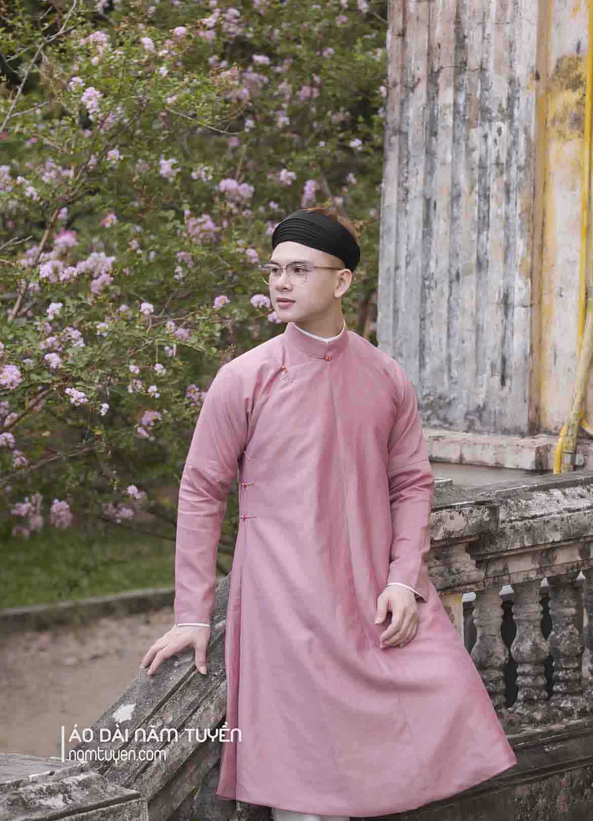 Áo dài truyền thống ngũ thân nam màu hồng pastel