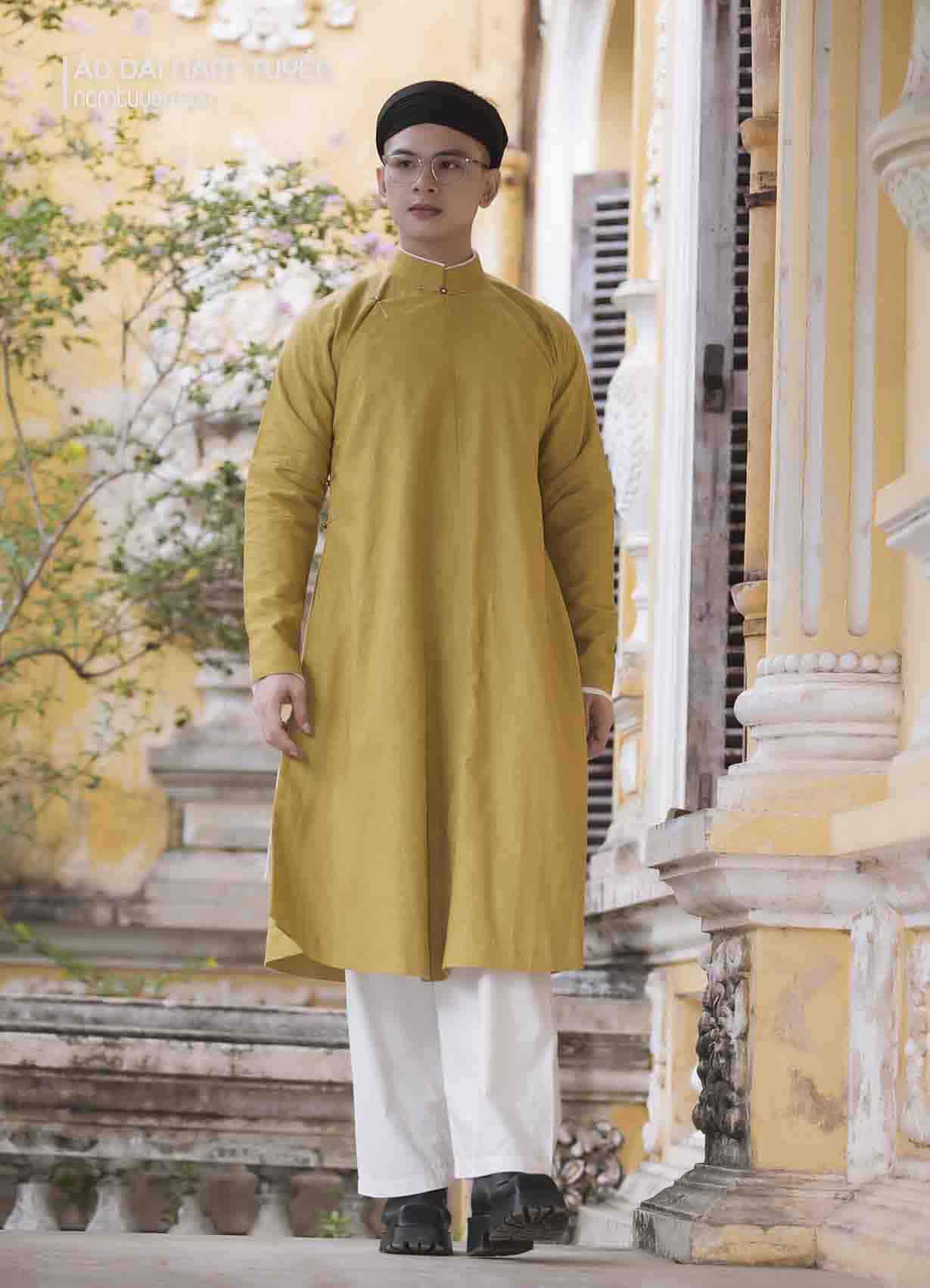 Áo dài truyền thống nam ngũ thân tay chẽn chất liệu gai vàng đồng