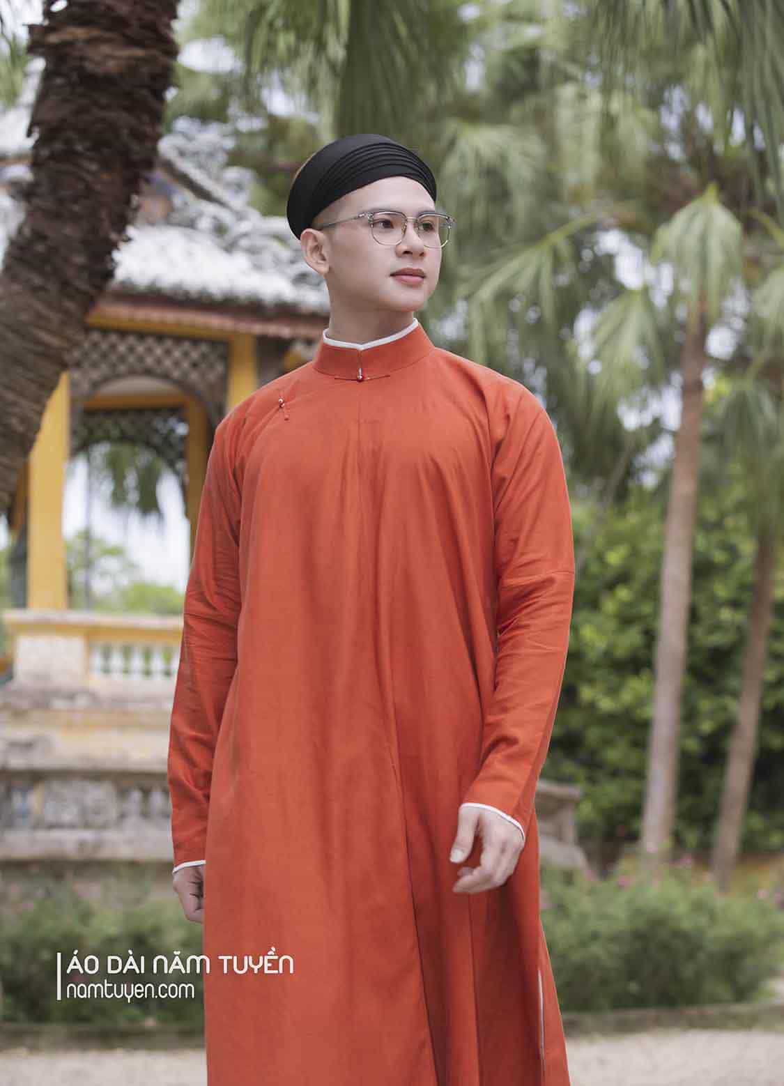 Áo dài truyền thống nam ngũ thân tay chẽn chất liệu gai màu cam