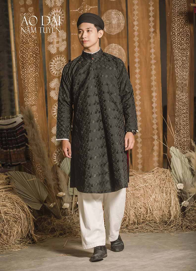 Áo Dài Ngũ Thân Nam Màu Đen Vải Gấm