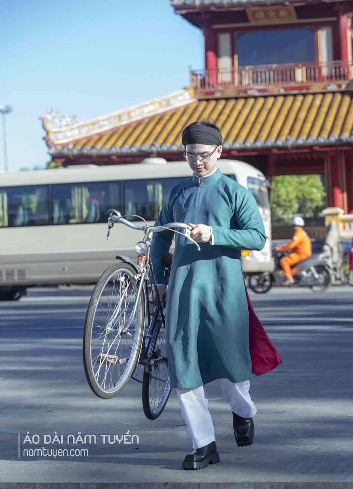 Áo dài nam ngũ thân tay chẽn sa hàn xanh ngọc bích lót đỏ