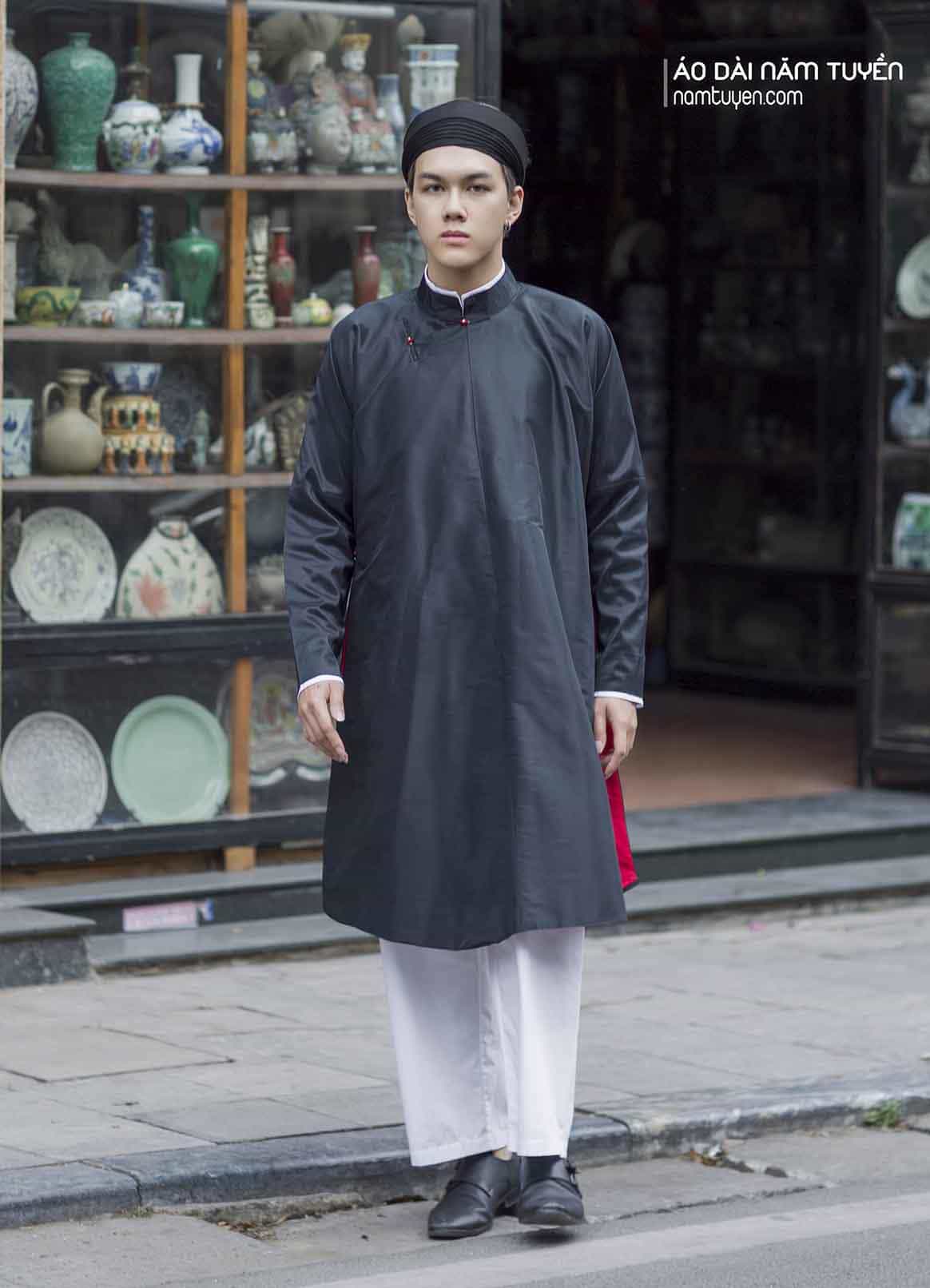 Áo dài nam ngũ thân tay chẽn Silk look taffeta màu đen lót đỏ truyền thống 