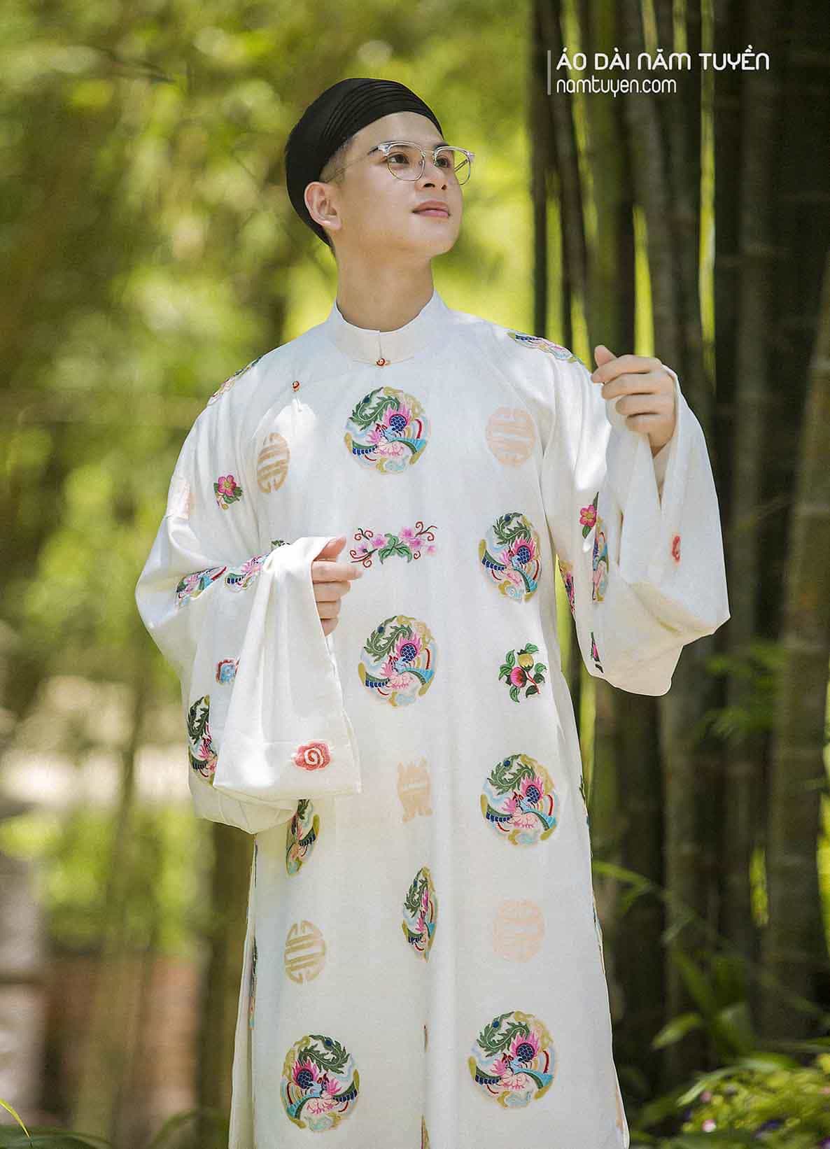 Áo dài nam tay thụng truyền thống trắng kem thêu hoa văn cổ phong tinh tế