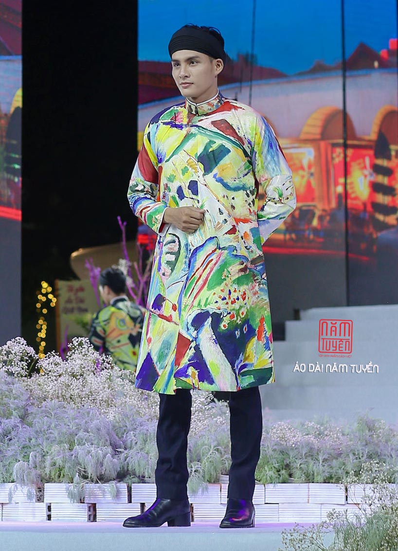 Áo dài nam ngũ thân họa tiết in hiện đại nhiều lựa chọn