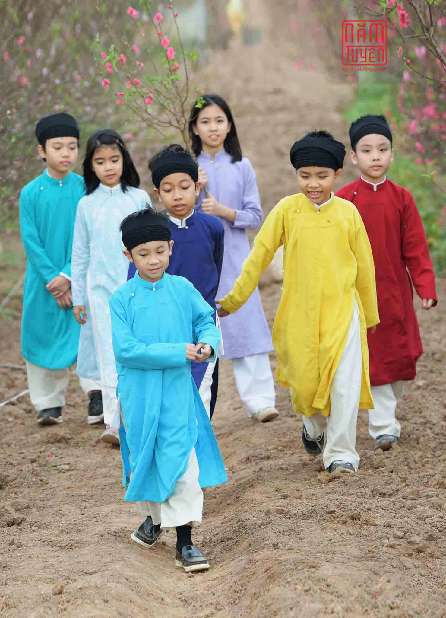 Áo dài trẻ em nam nữ truyền thống ngũ thân tay chẽn