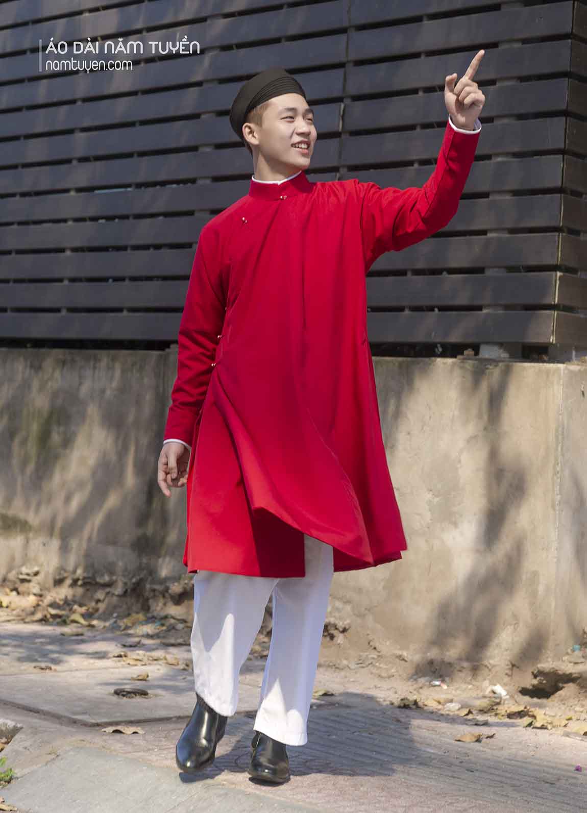 Áo dài ngũ thân nam truyền thống màu đỏ tươi