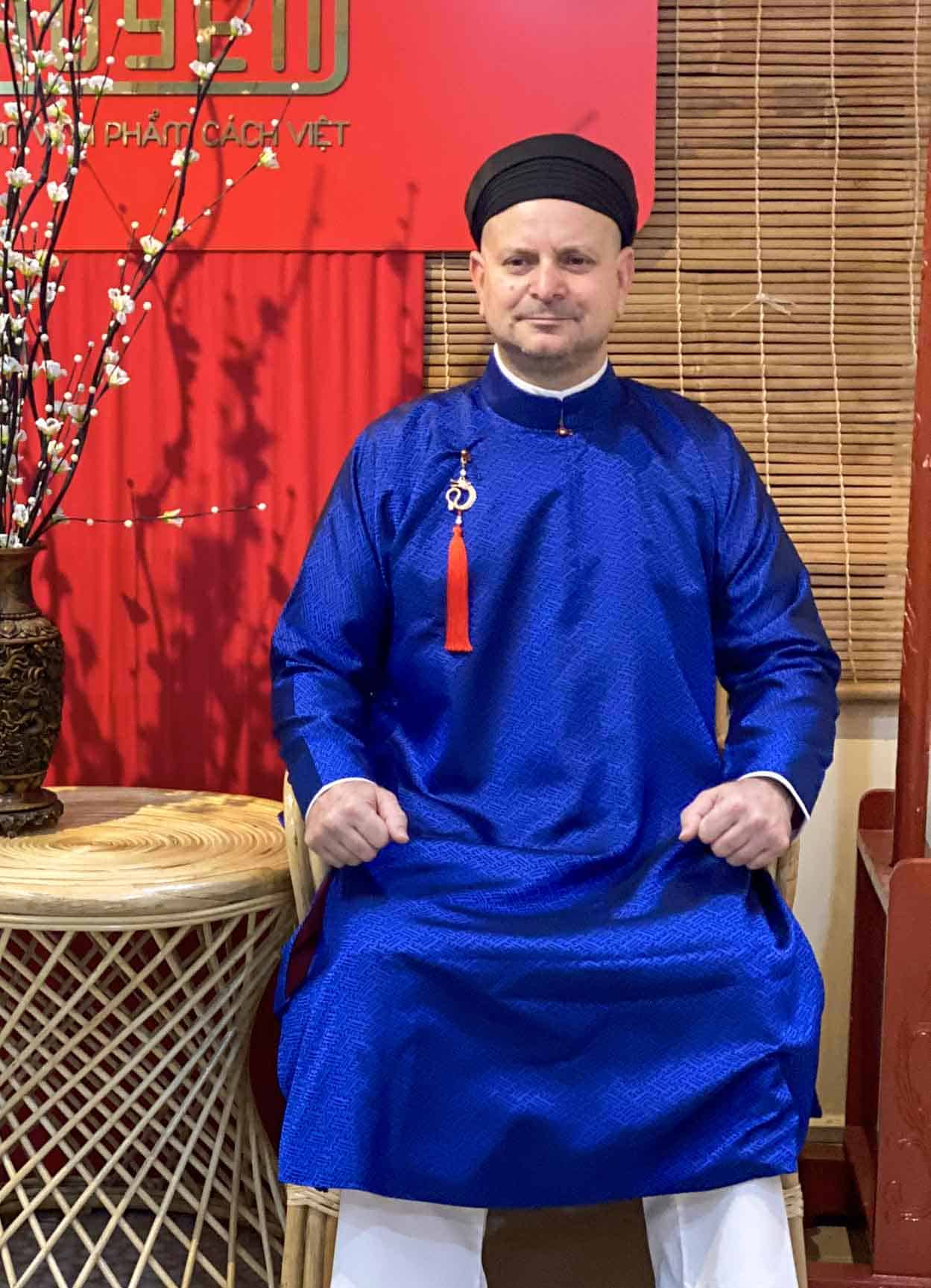 Áo dài truyền thống Việt Nam cho người nước ngoài mặc sự kiện, lễ hội