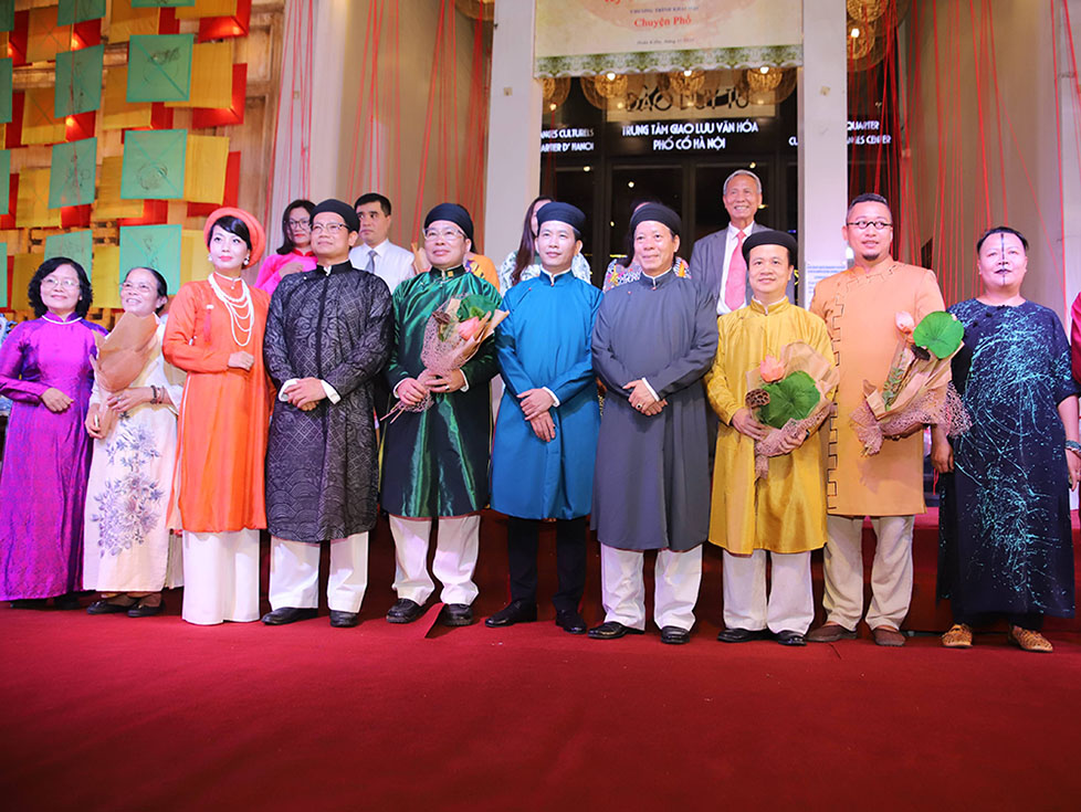 Áo dài Năm Tuyền trình diễn trong Chương trình nghệ thuật chào mừng 15 năm ngày di sản văn hóa Việt Nam 23/11/2020 tại Phố cổ Hà Nội