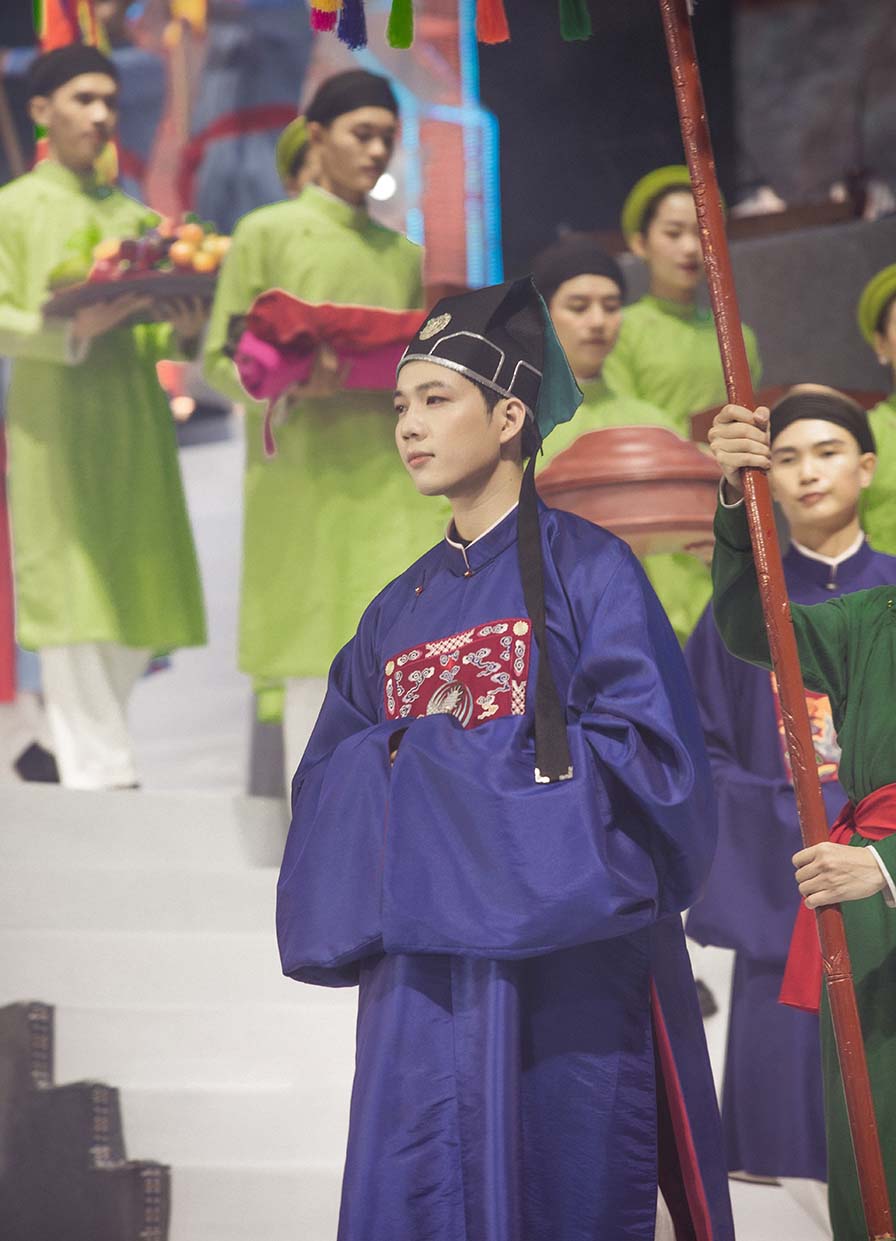 Vinh Quy Bái Tổ Về Làng