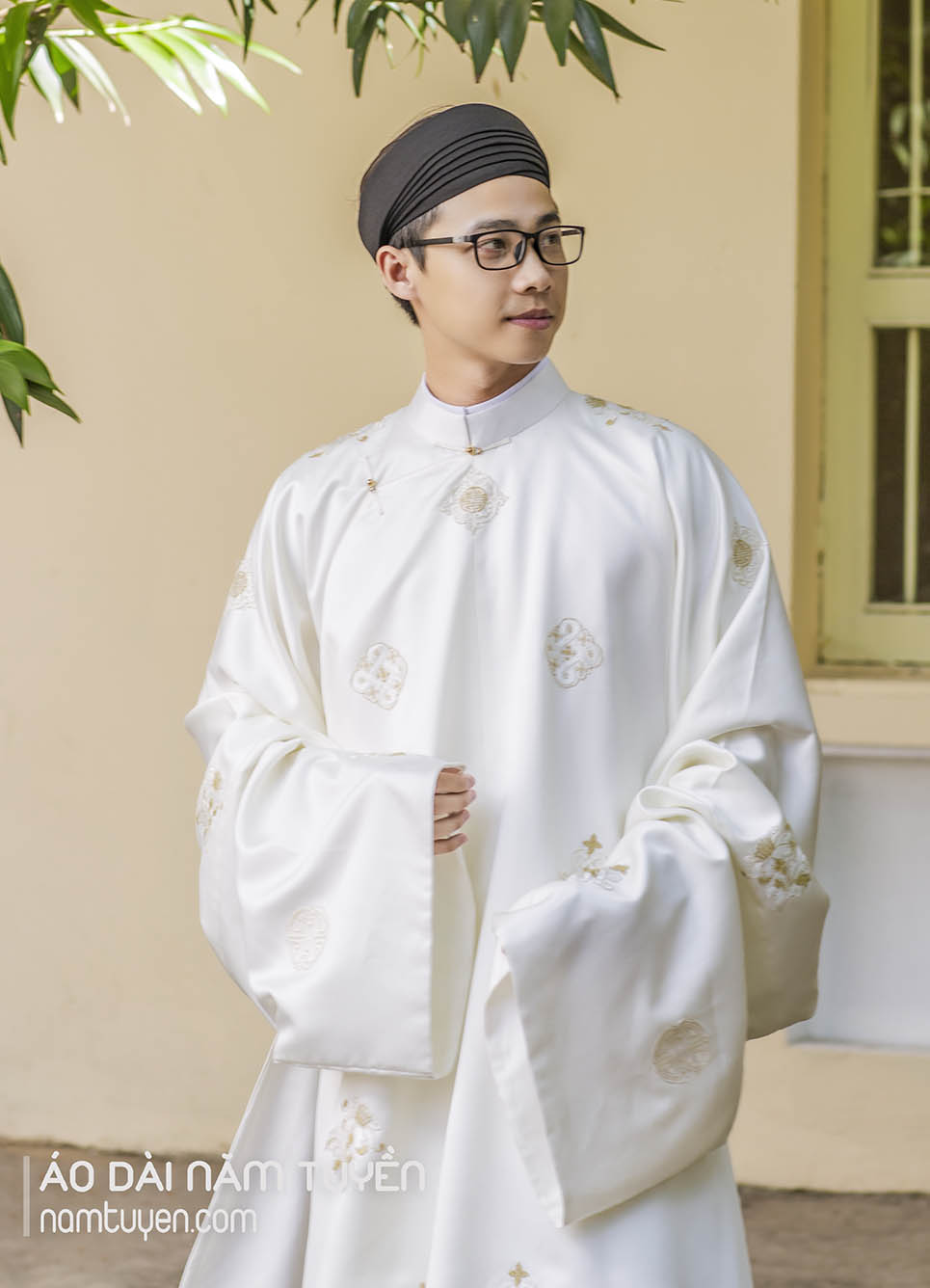 Áo Tấc Nam truyền thống trắng kem Thêu Hoa Văn trang trọng